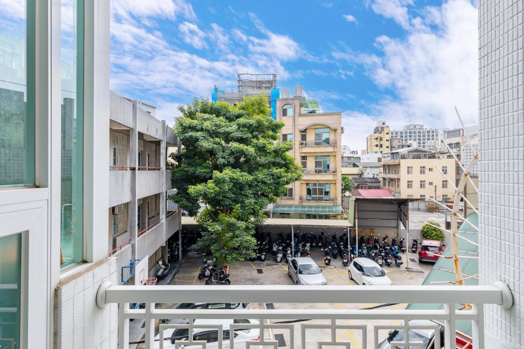 Hotel 32小巷弄 Tainan Exterior foto