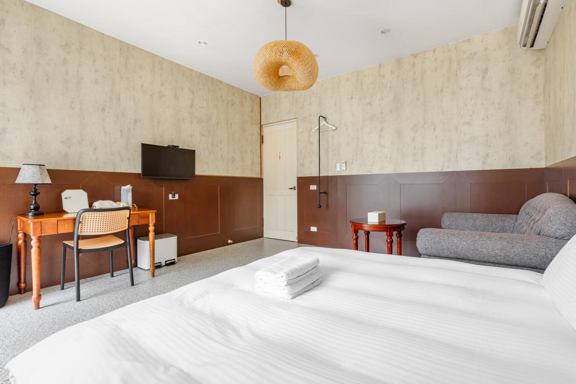 Hotel 32小巷弄 Tainan Exterior foto
