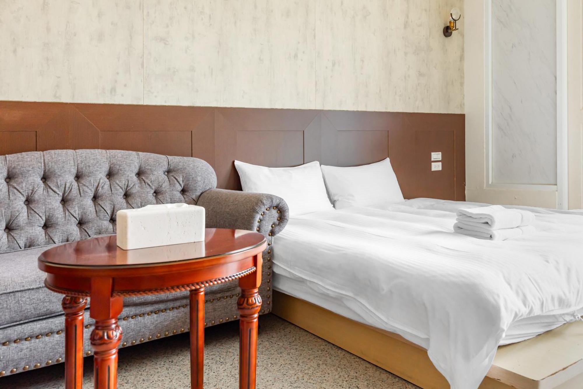 Hotel 32小巷弄 Tainan Exterior foto