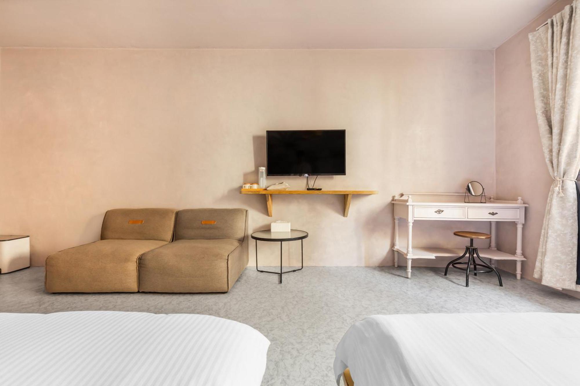 Hotel 32小巷弄 Tainan Exterior foto
