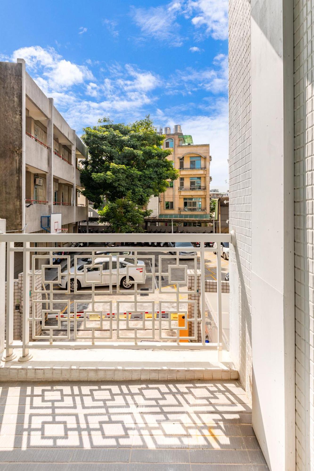 Hotel 32小巷弄 Tainan Exterior foto