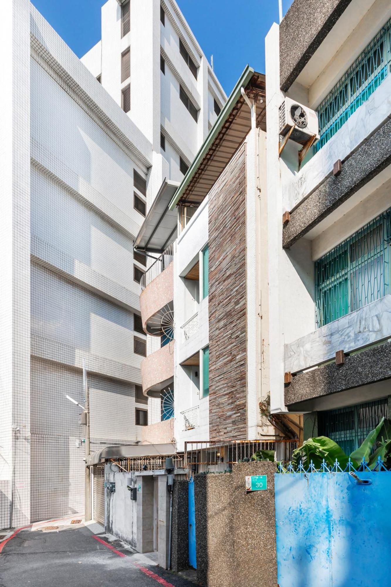 Hotel 32小巷弄 Tainan Exterior foto