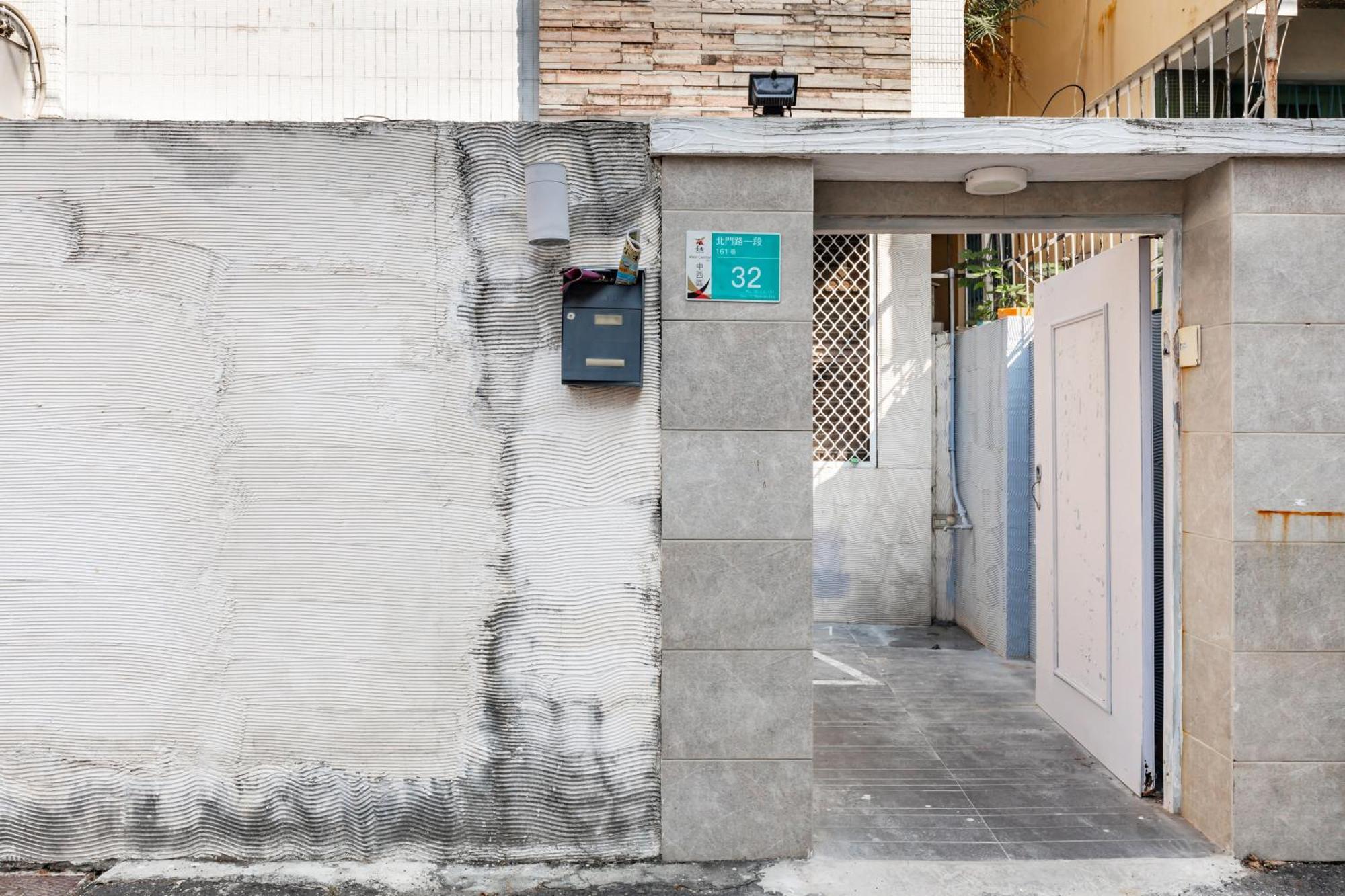 Hotel 32小巷弄 Tainan Exterior foto