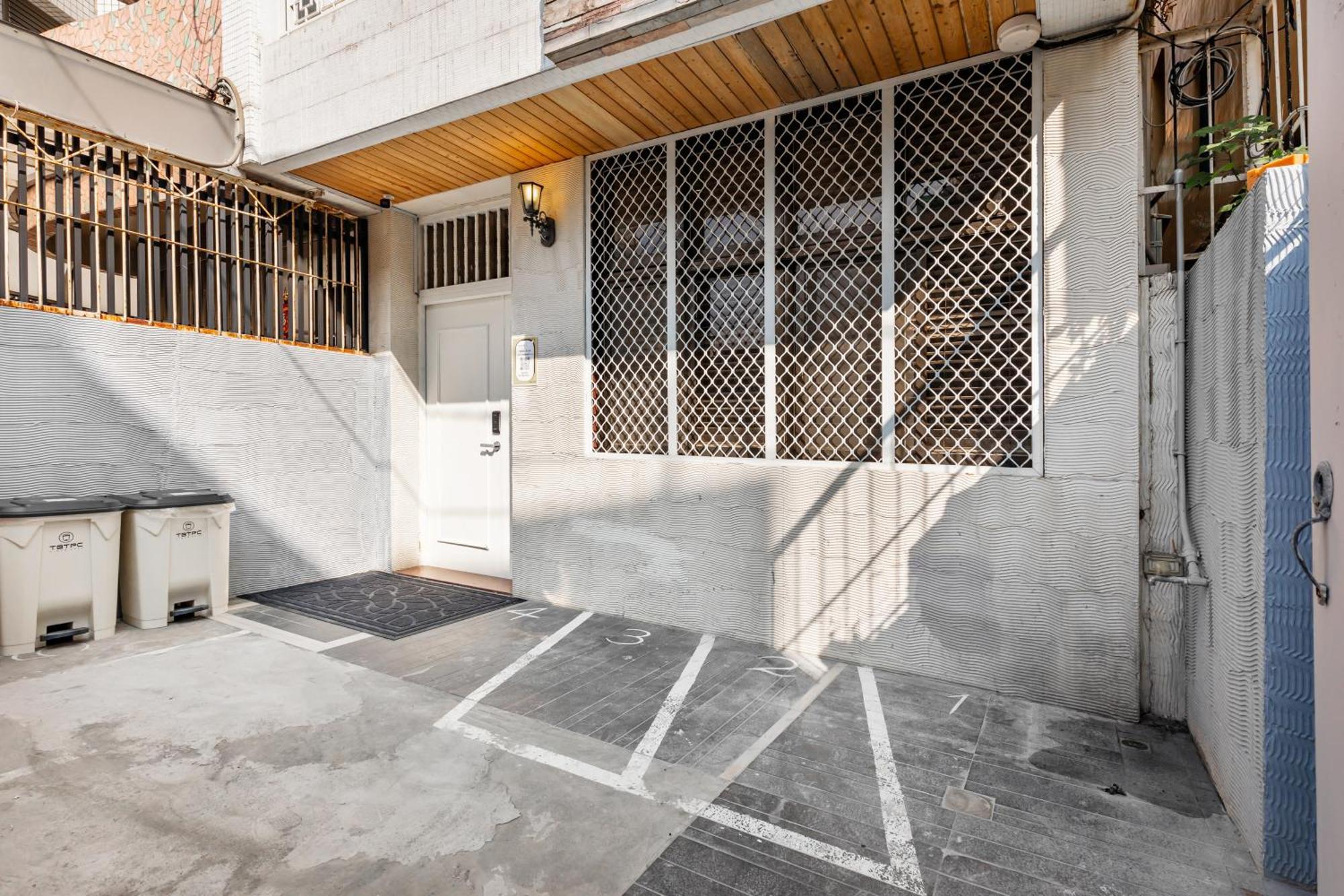 Hotel 32小巷弄 Tainan Exterior foto